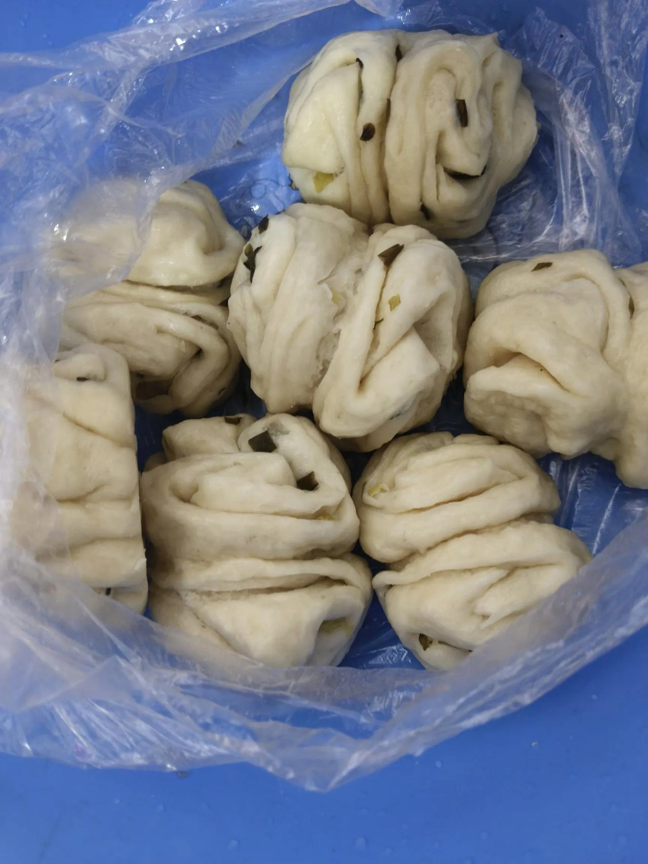 蒸了大半辈子馒头，从来没失手过，昨天蒸这一锅简直不忍直视，这馒头老公说这不是吃的