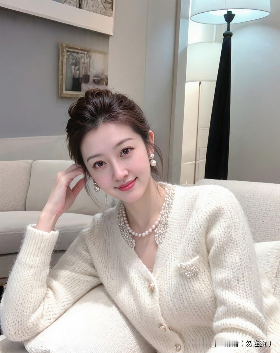 有时候，
我们对一个异性上头，
并非对方真的完美无缺，
而是我们内心
渴望被填补