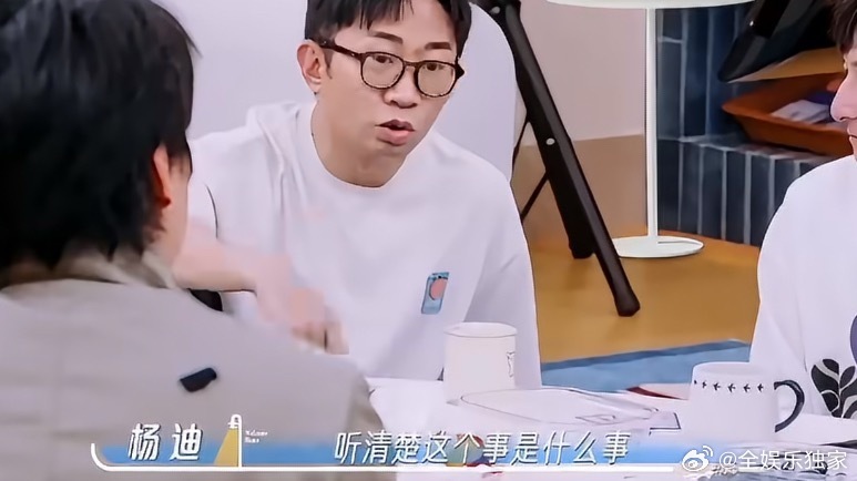 何炅竟然害怕接电话何炅害怕别人突然打电话我们的宿舍比起突如其来的电话，好像更多人