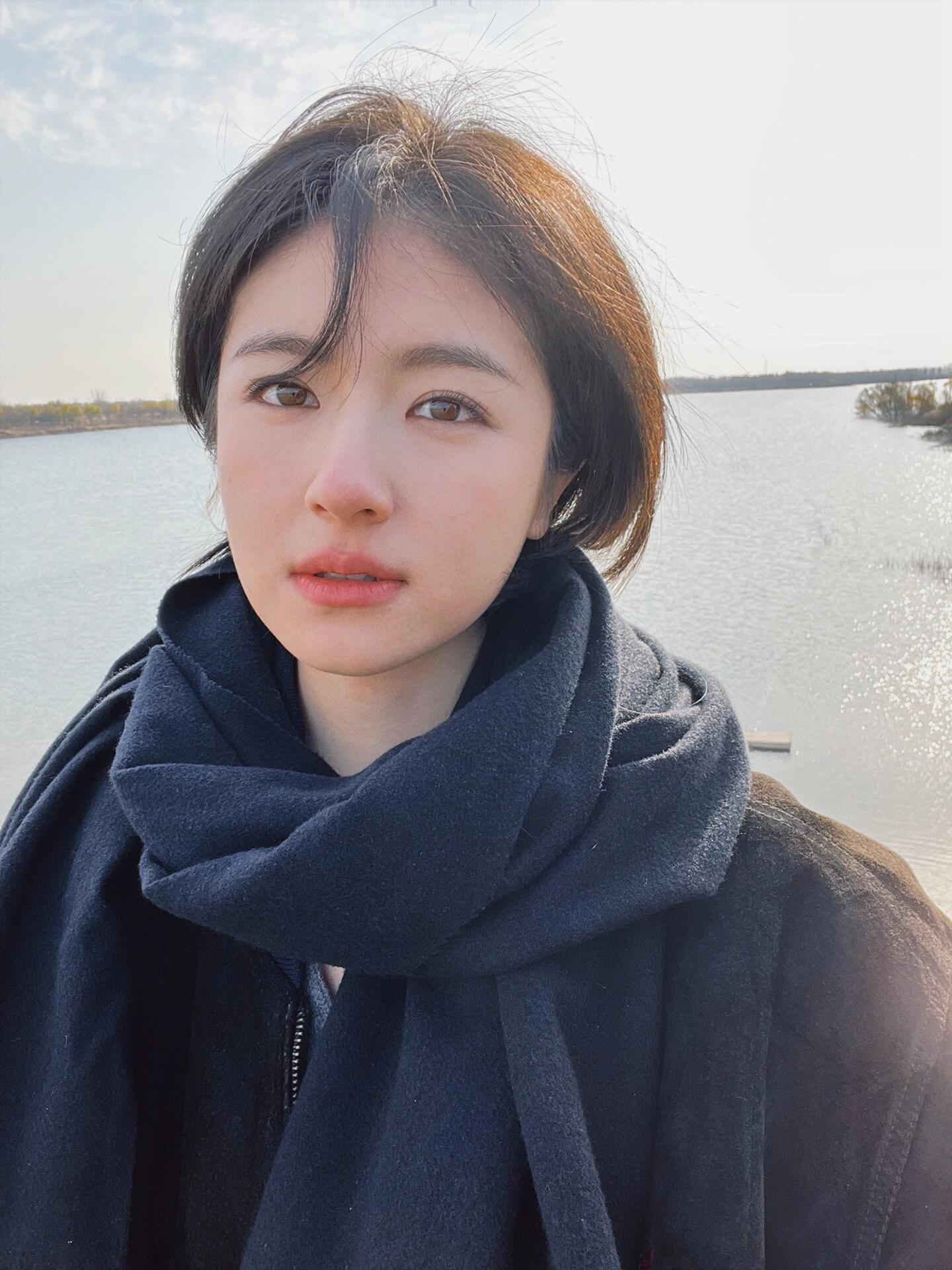 安利兰迪的短发，短发很日系，很美萌，也可以酷帅。除了谢谢你温暖我里面饰演的安知雀