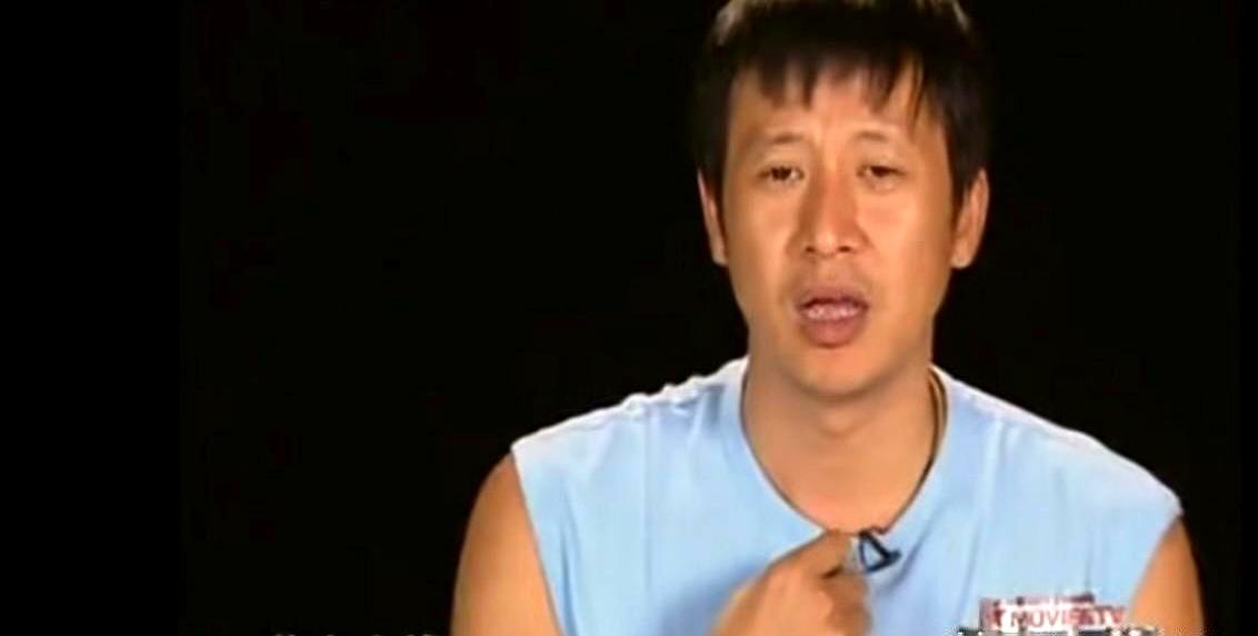 圈里多的是客套，像康洪雷这样“打脸”的真不多。
 

拍《顺溜》大结局那场戏，张