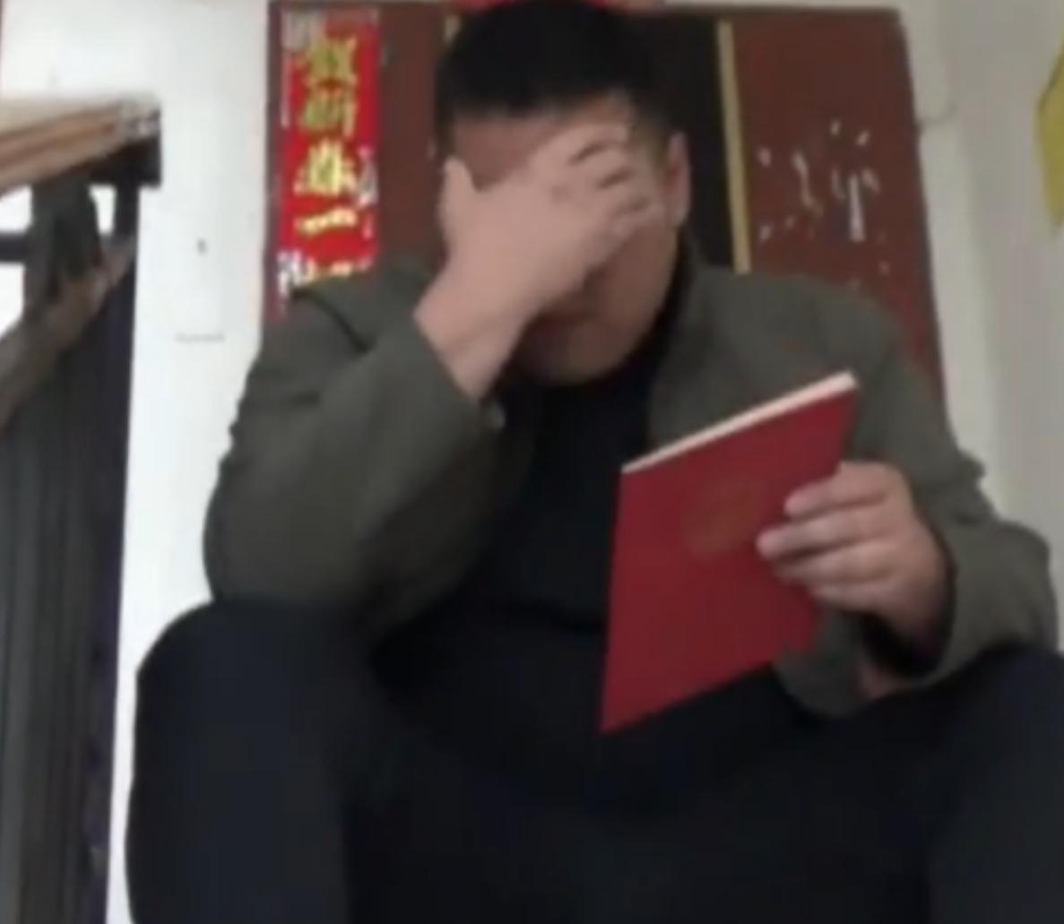 白嫖上瘾了！2020年四川，男子花光积蓄才买了一套法拍房，没想到，原房主竟然利用