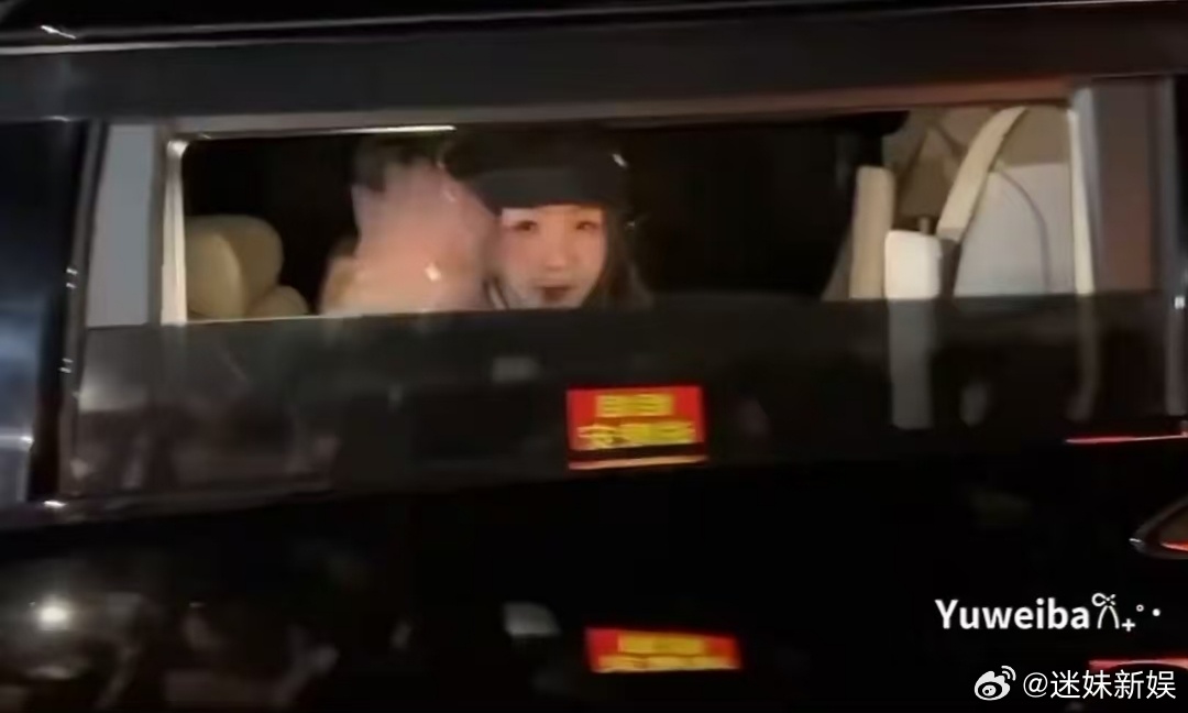 私生用激光笔扫射虞书欣眼睛虞书欣下班营业被激光笔照射虞书欣被私生激光笔照射，好可