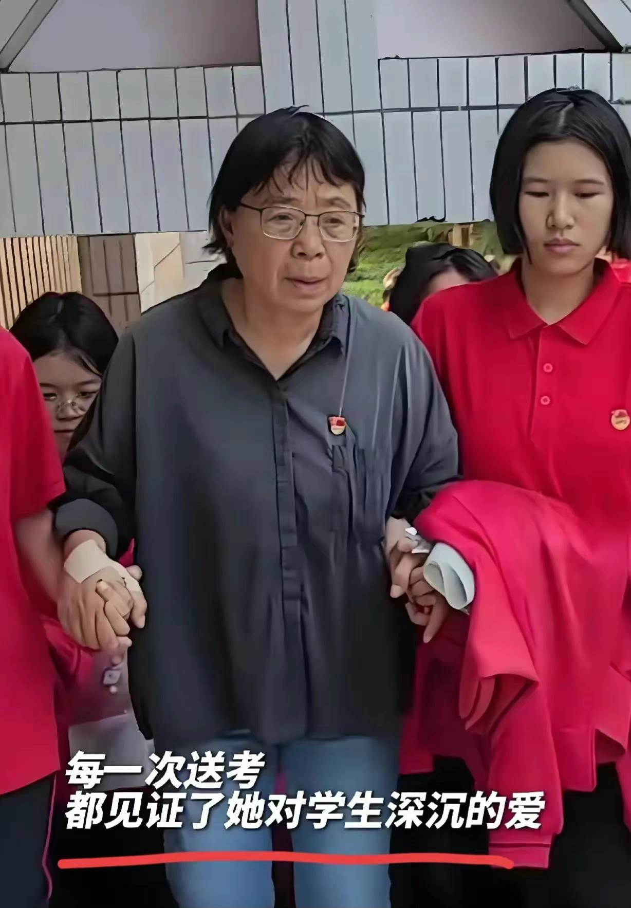 高考放榜，云南华坪女高再次创造奇迹，152名大山女孩全员考上大学，没有一人掉队，