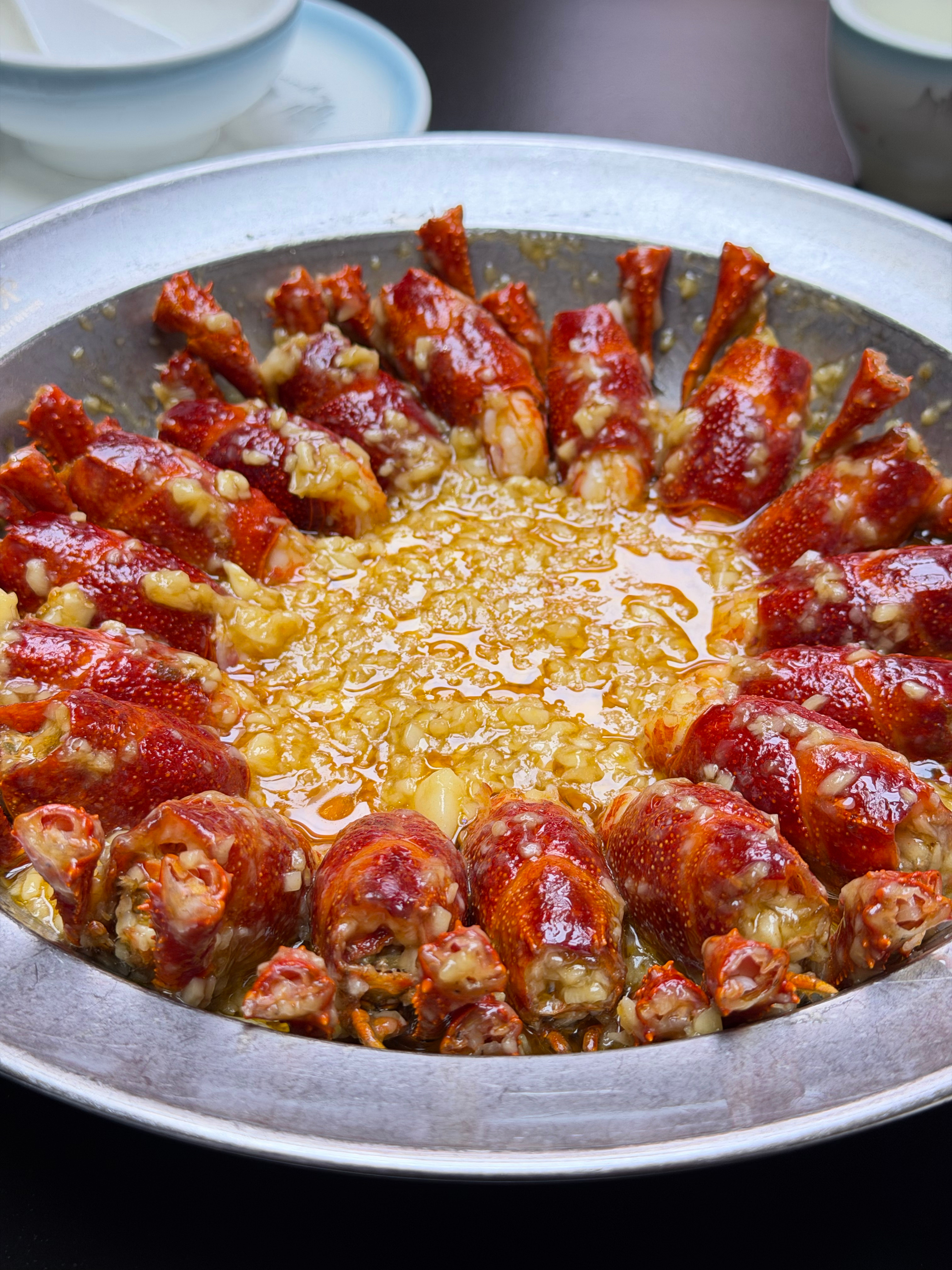 这绝对是深圳最好吃的龙虾🦞居然还能给你剥好！！  ​​​