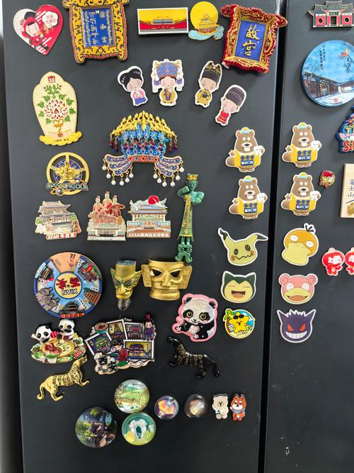 冰箱贴一定要经常挪挪位置其实就是散热的问题。有朋友问冰箱为什么要贴东西呢？就是为