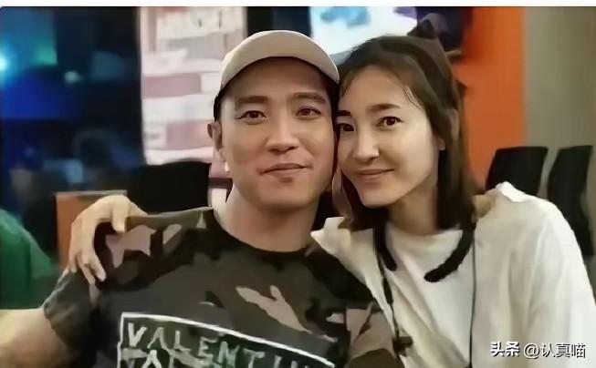 有些人炫富靠自拍，
他炫富靠警方拍卖清单。

151根金条、9辆豪车、135箱茅
