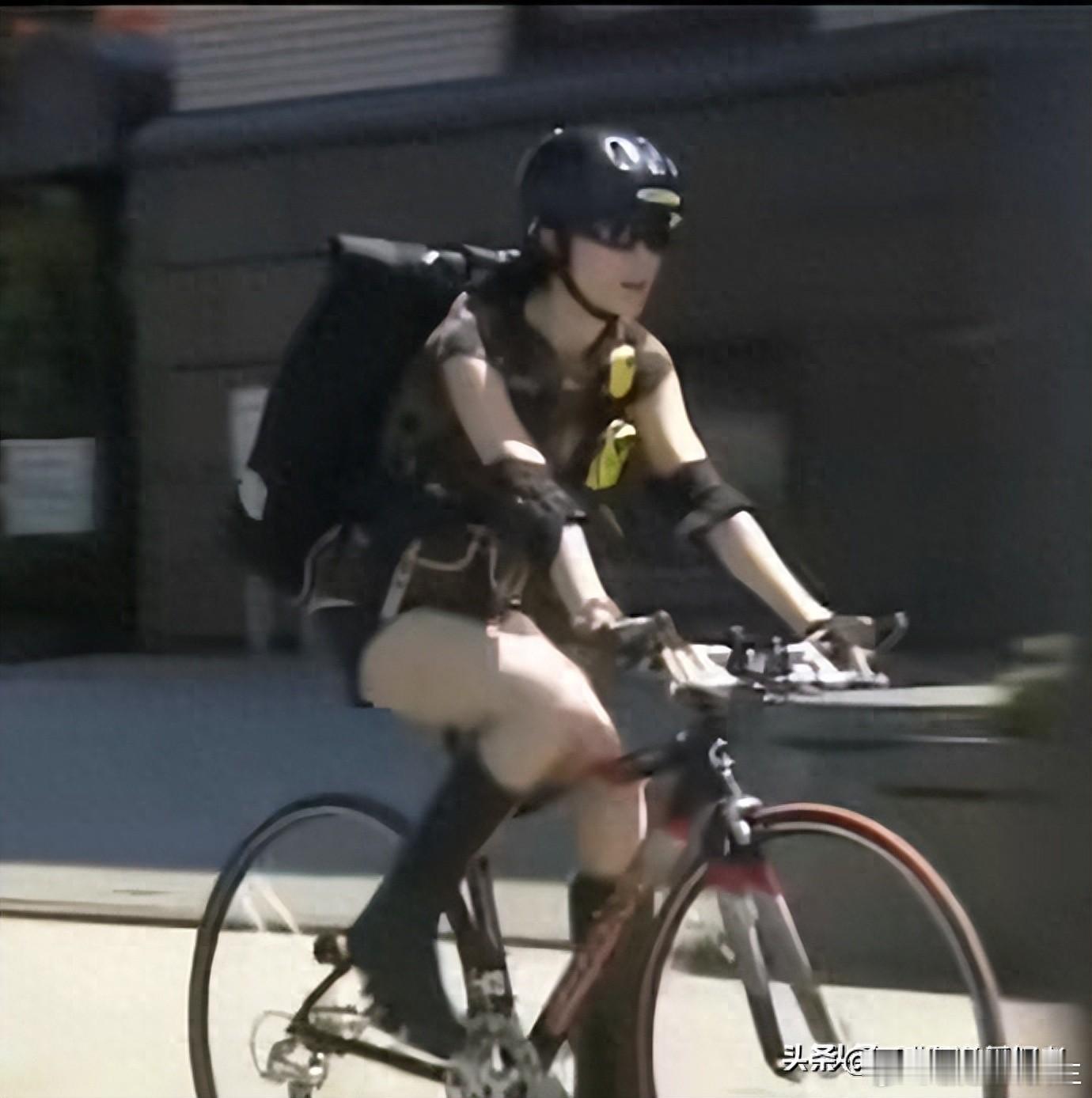 这居然是王菲？惊艳到爆！ 不愧是全民天后，可少年可少女，太完美 ​​​