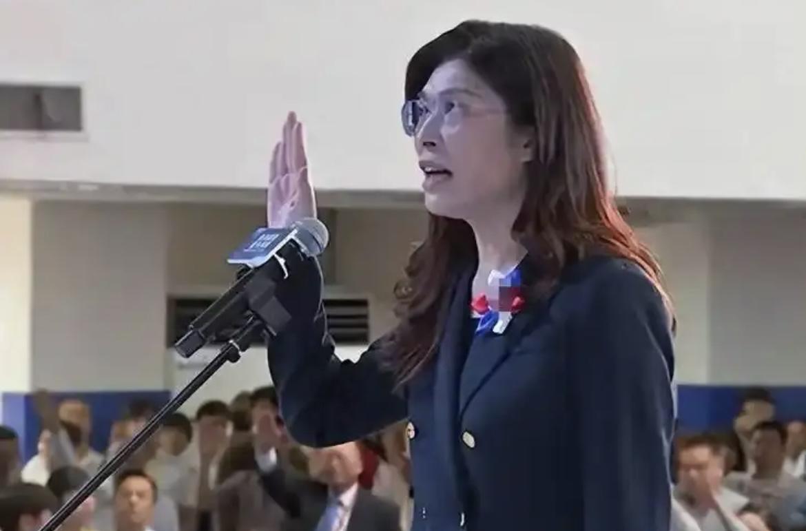 郑丽文的难题：不是民进党，是党内这群“猪队友”！郑丽文最慌的从不是民进党攻击，而