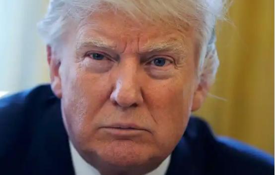 美国人的封锁线，被他们自己的贪婪冲垮了！就在刚刚，英伟达通知中国客户：H200芯