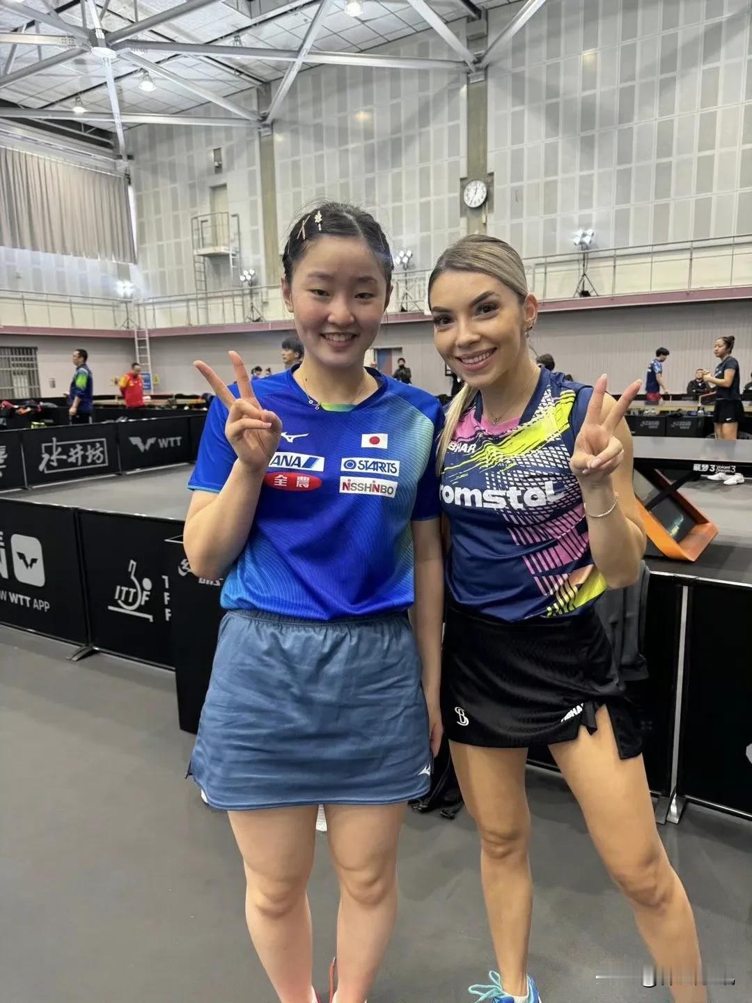 张本美和斯佐科斯同框，两位都是颜值高，身材好，实力强，张本美和来自日本，身高1米