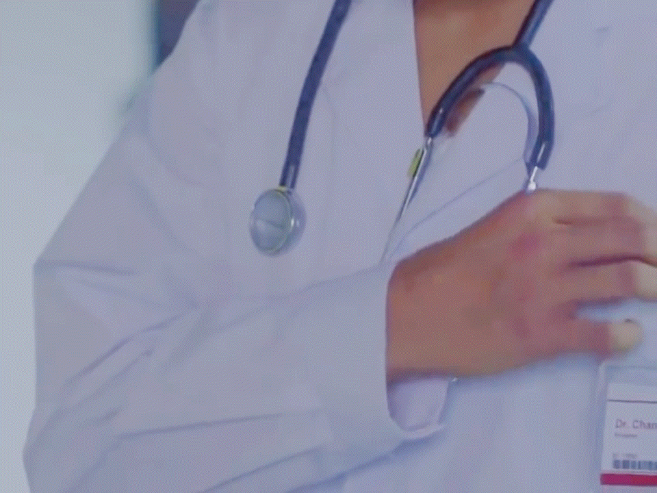 陈伟霆终于演医生了 陈伟霆 × 病态医生设定真的绝了🌙！《爱情慢慢》里白天专业