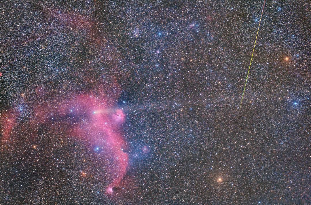 #每天一天文图# 流星、彗星与海鸥星云 ​​​