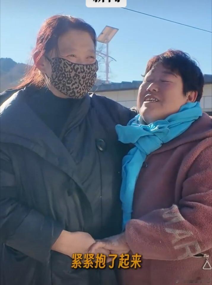 8年自掏腰包为全村275户购买农房保险。今年洪水过后，村民获赔时才知晓，有这样的