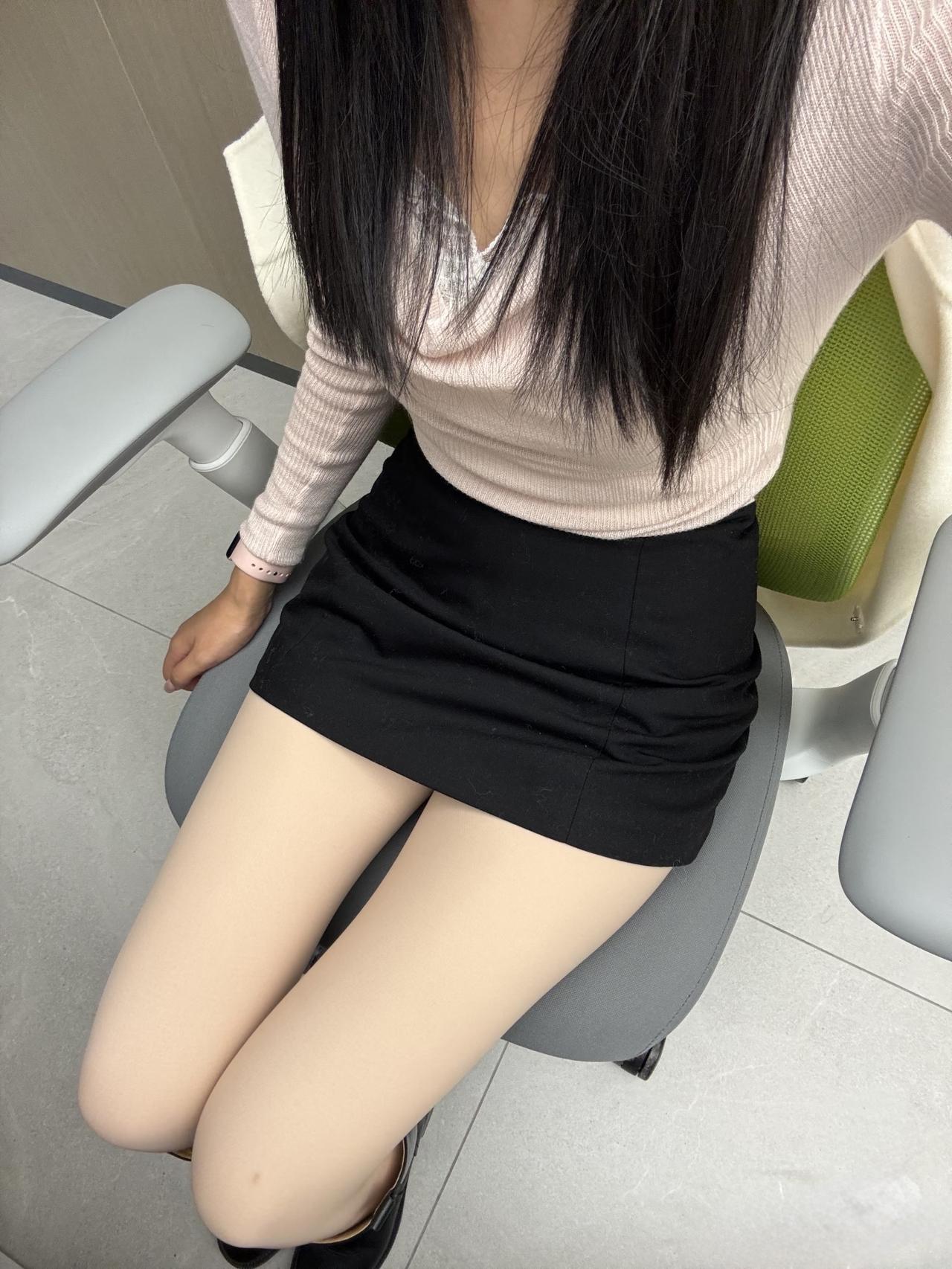 女同事突然给我发这张自拍图是什么意思？我该怎么回她呢？[what]