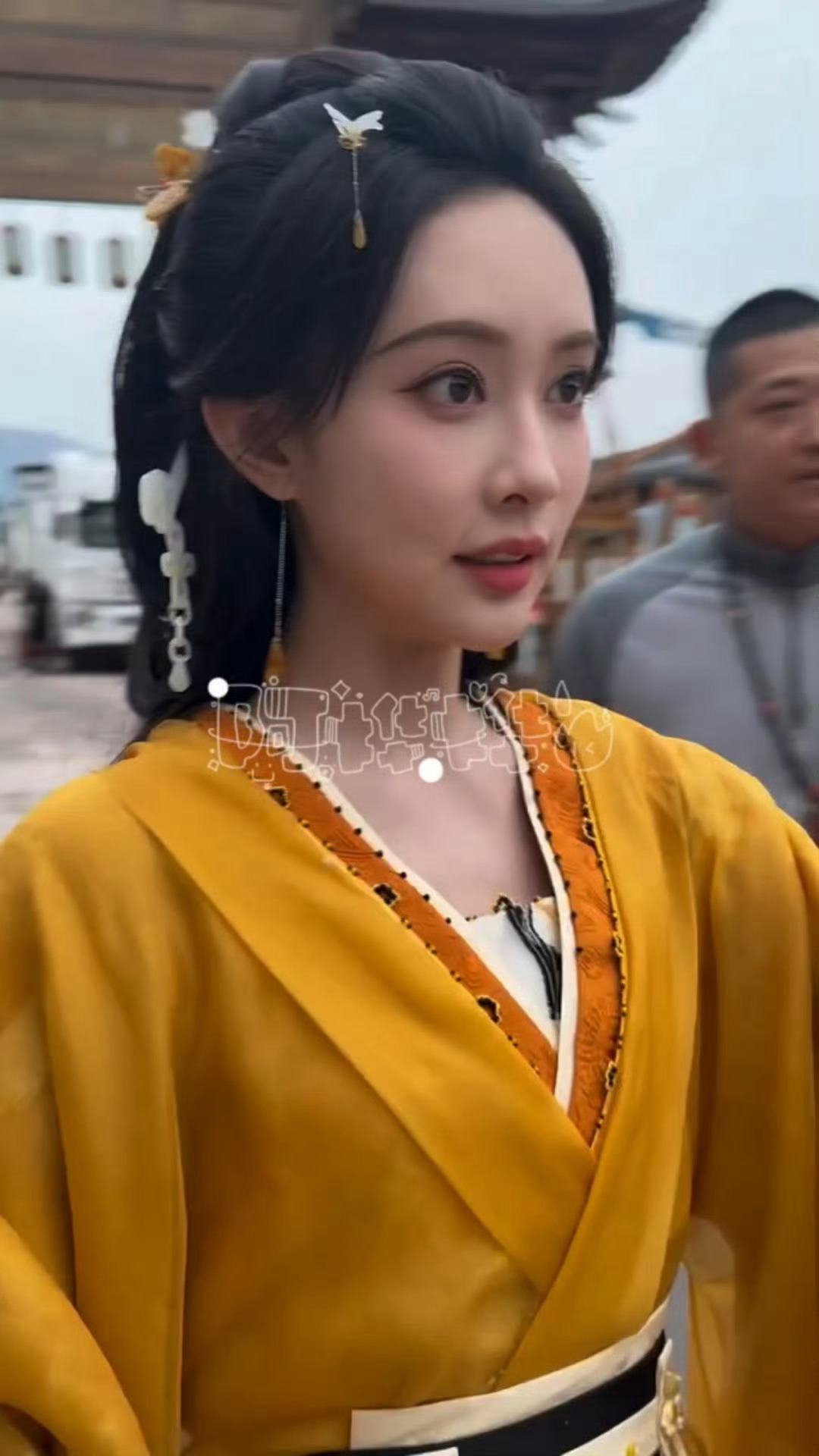 孟子义又给粉丝送礼物了，事实证明你把粉丝放心上粉丝把你高高举起，人美心又善谁羡慕