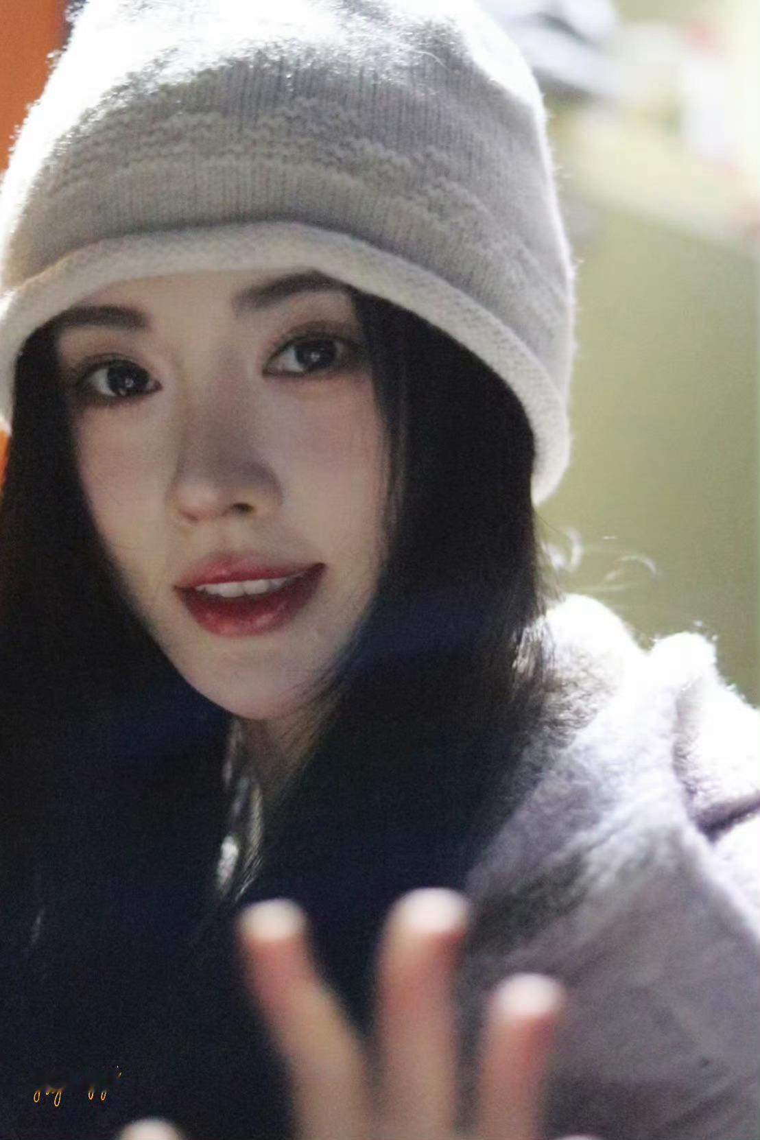 鞠婧祎苏绿夏 💙鞠婧祎阿黛 人间关于你的东西太少，我多写一些，你就再厚一些。​