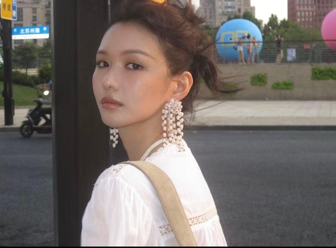 周子玄疼痛文学女主即视感 有一说一，周子玄的审美真的很高级，这组日落街拍拉满了氛