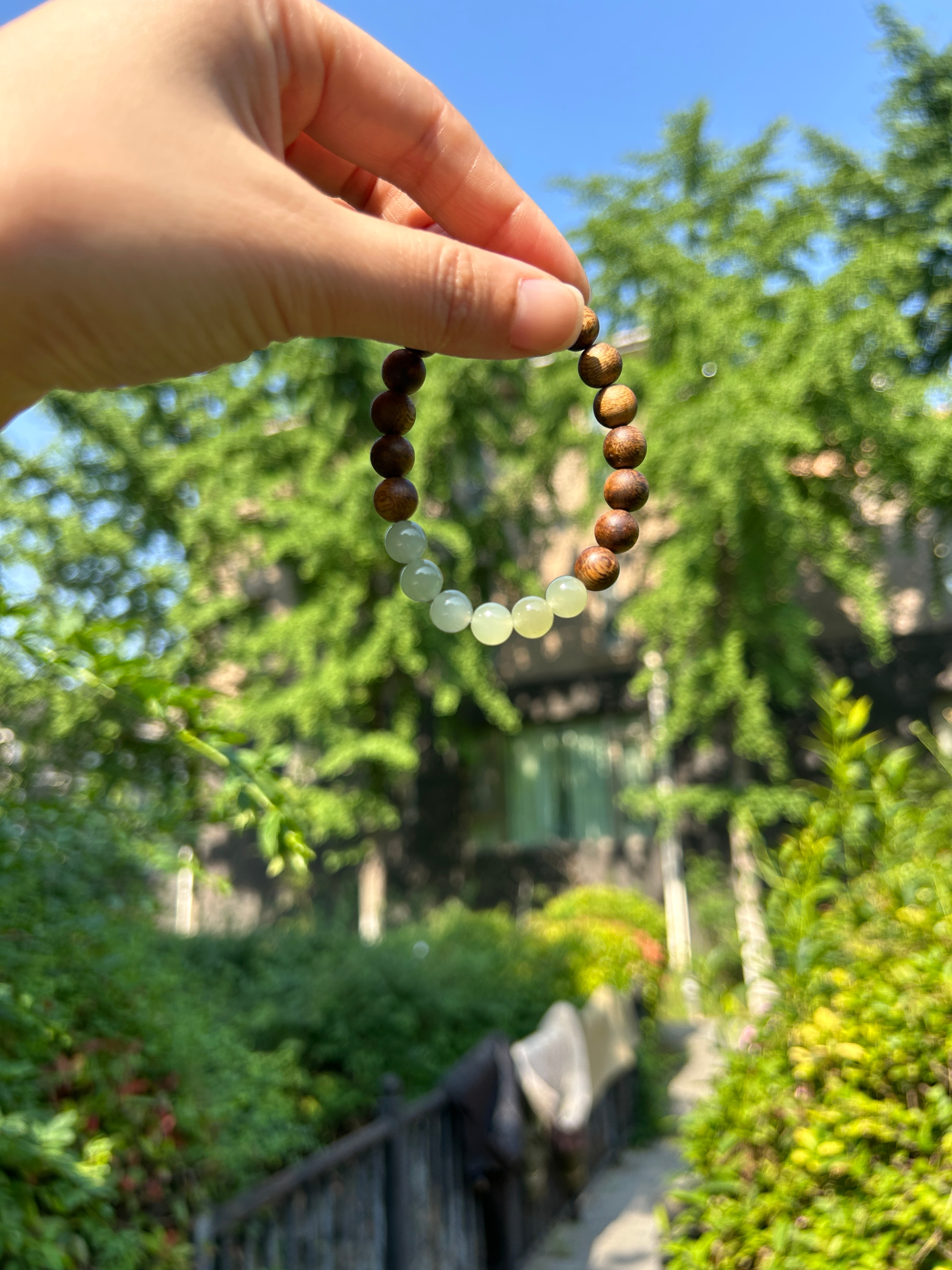 今日上新，1️⃣高冰和田玉与沉香的搭配太好看了，闻香观心，反观自心，觉察心念。2