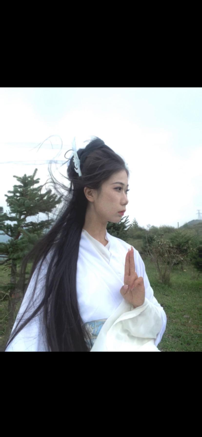 “师姐，人定胜天。我才没有你那么懦弱！”