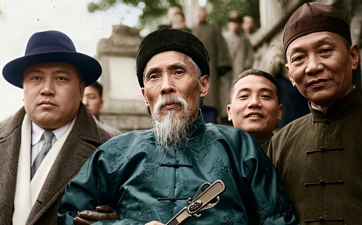 1933年，段祺瑞谒中山陵。历史