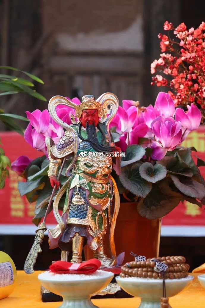 十人上香九为财，其实财为善中来。此话只渡有缘人，有无福报在自身 🙏 