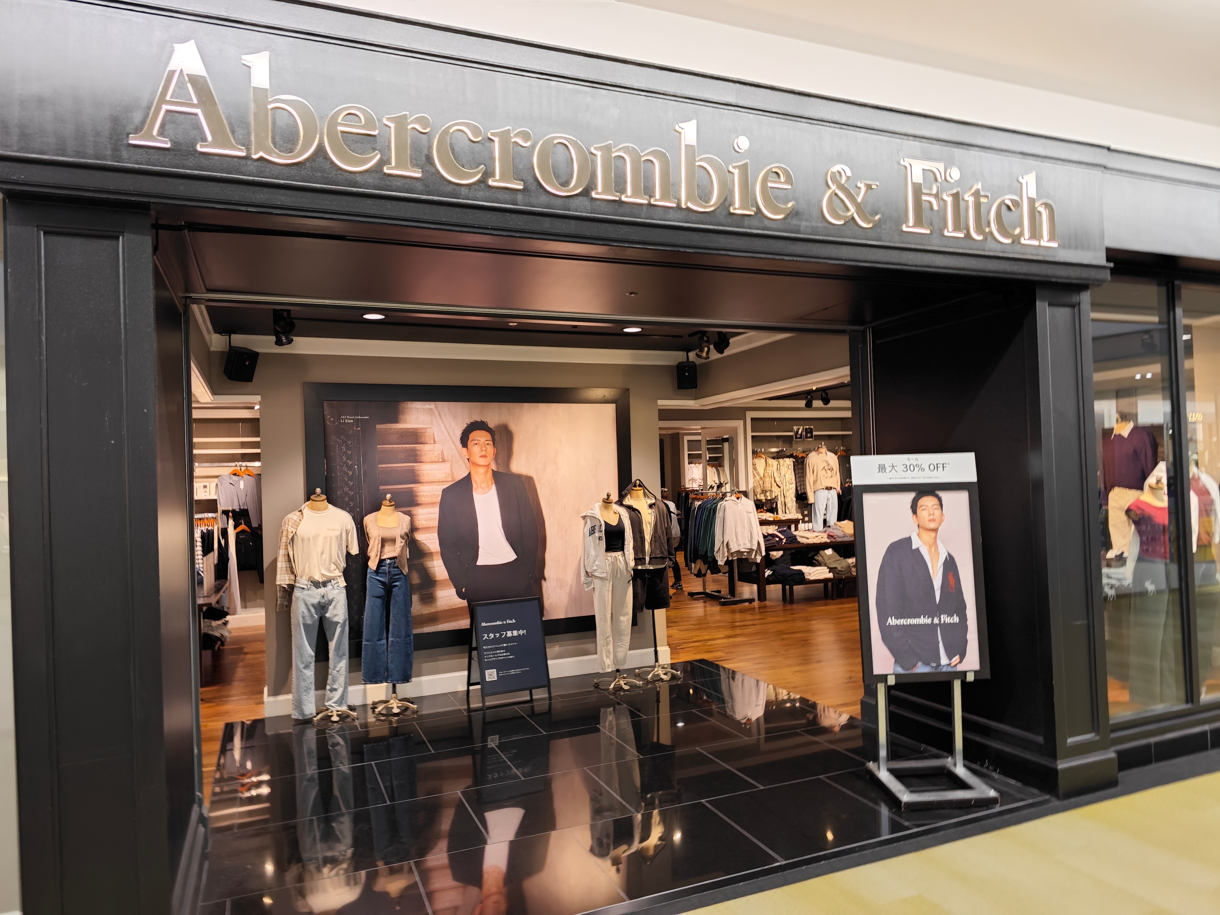 #李现的签名最高# 我一直以为Abercrombie & Fitch这牌子倒闭了