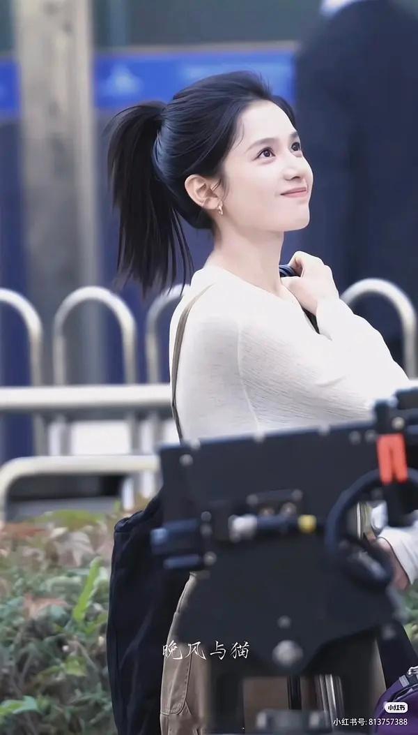 张婧仪高马尾路透来了！致我那菜市场的白月光新路透 