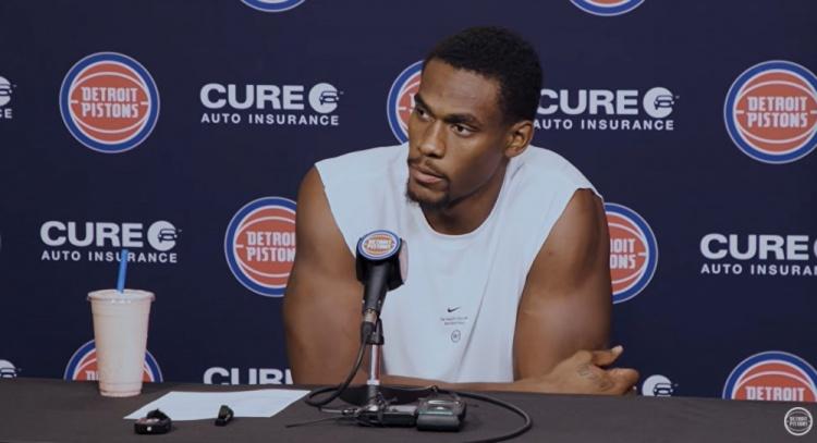 常规赛还是稳啊！轻松砍下22分9篮板1盖帽，难怪你敢拒绝2亿大合同

NBA揭幕