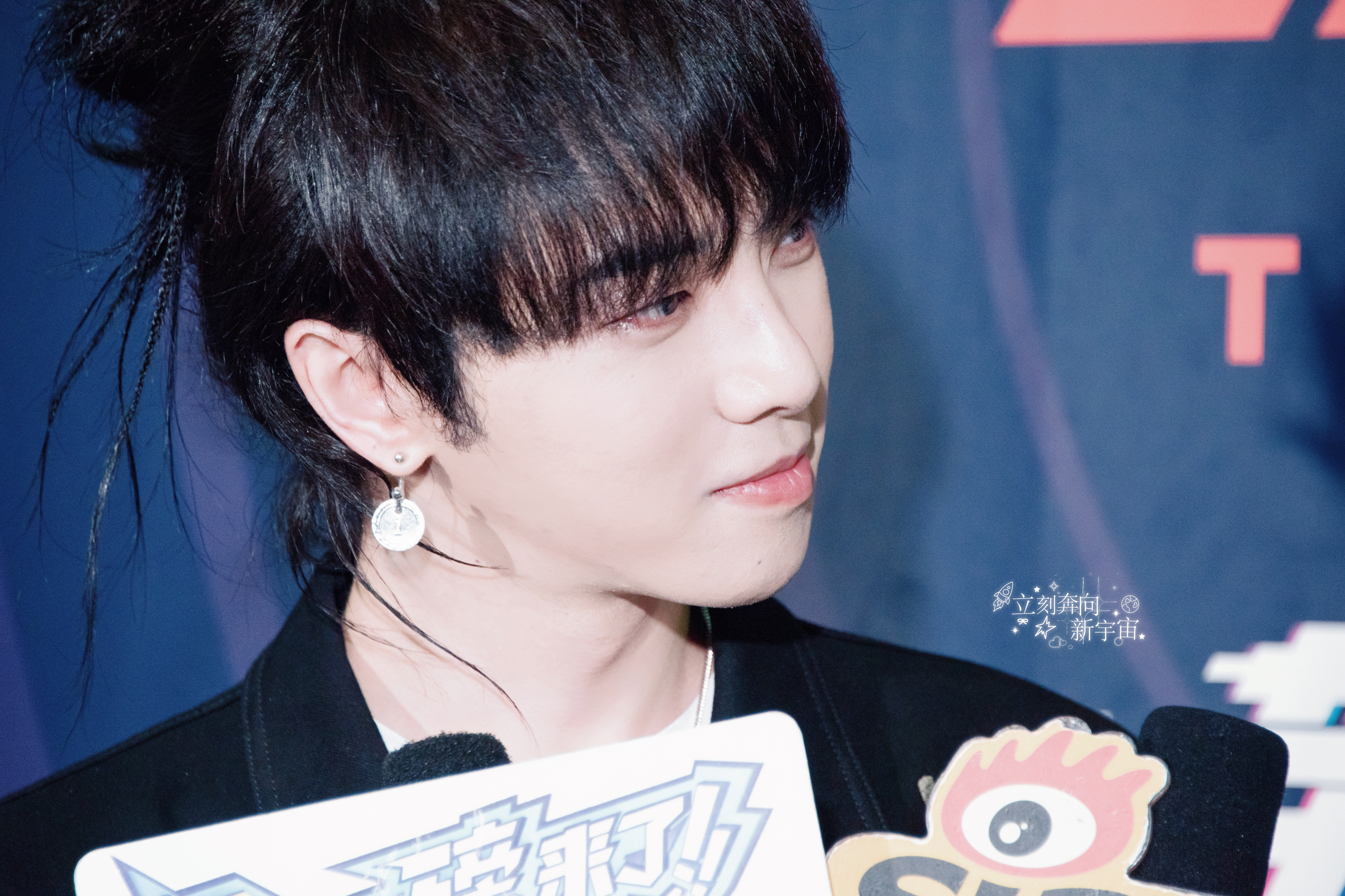 华晨宇 20180624mrzz发布会补档  放两只卷宝在这里，每个人只准rua