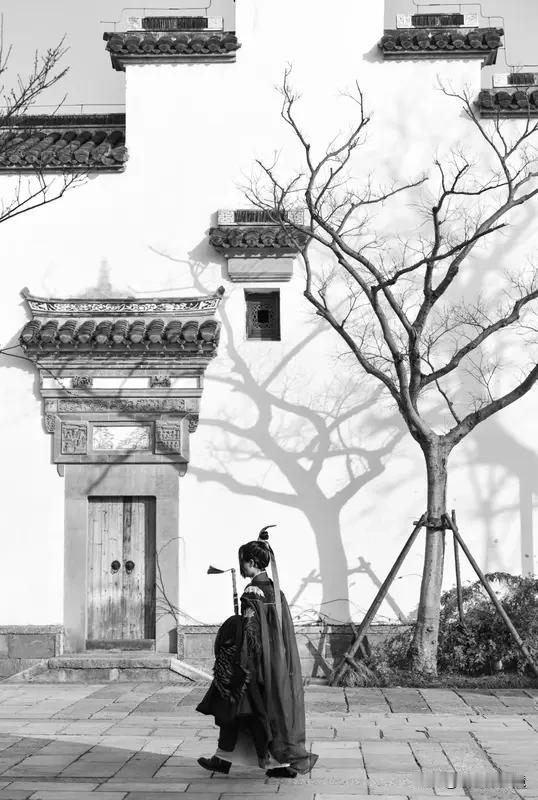 要说看过五遍以上的电视剧，那必须得提《琅琊榜》。2015年首播时就超火，网上点击