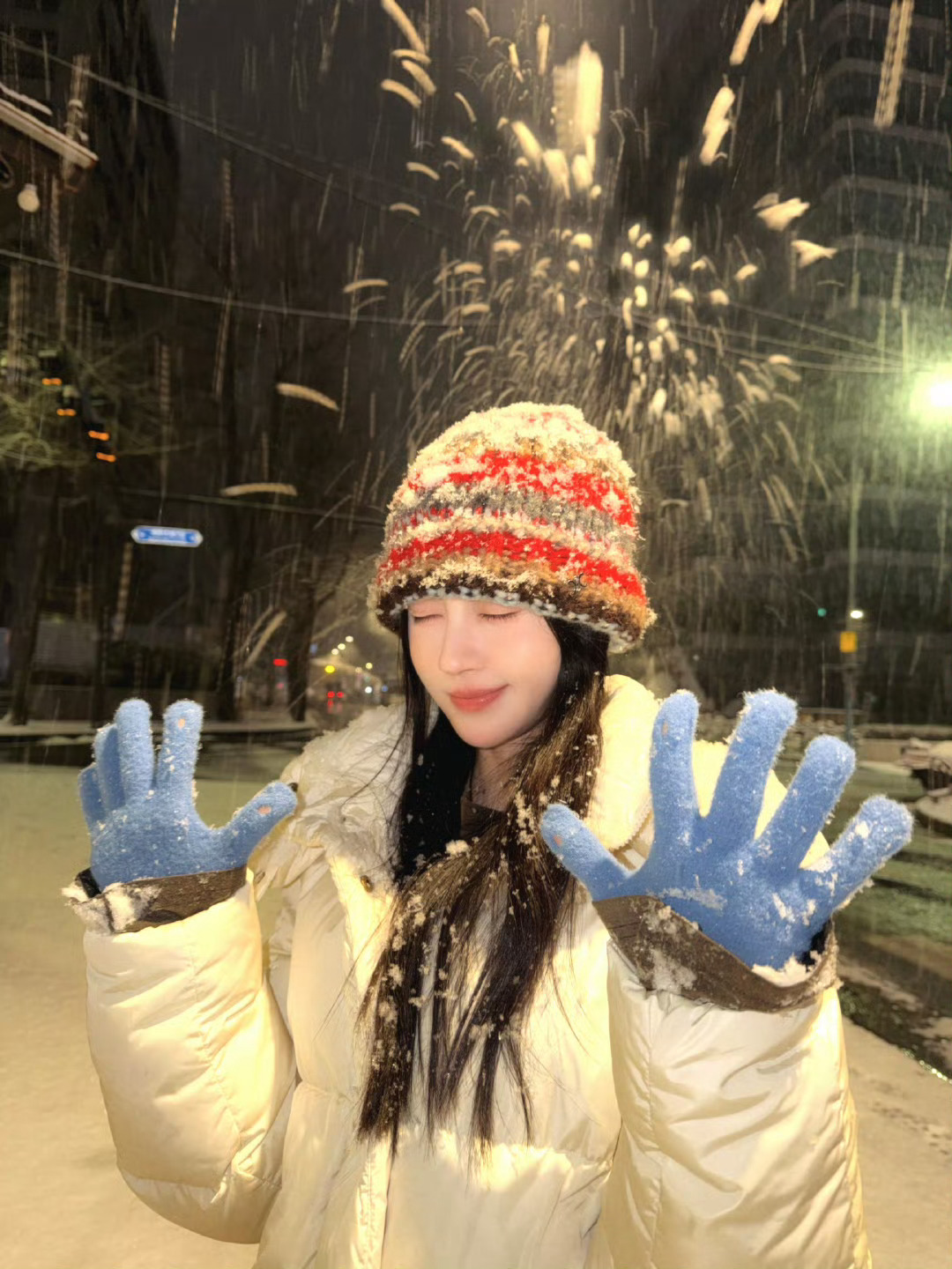 jjy鞠婧祎万花世界 jjy鞠婧祎苏绿夏 “玫瑰之所以是玫瑰，是风与光的眷顾，更