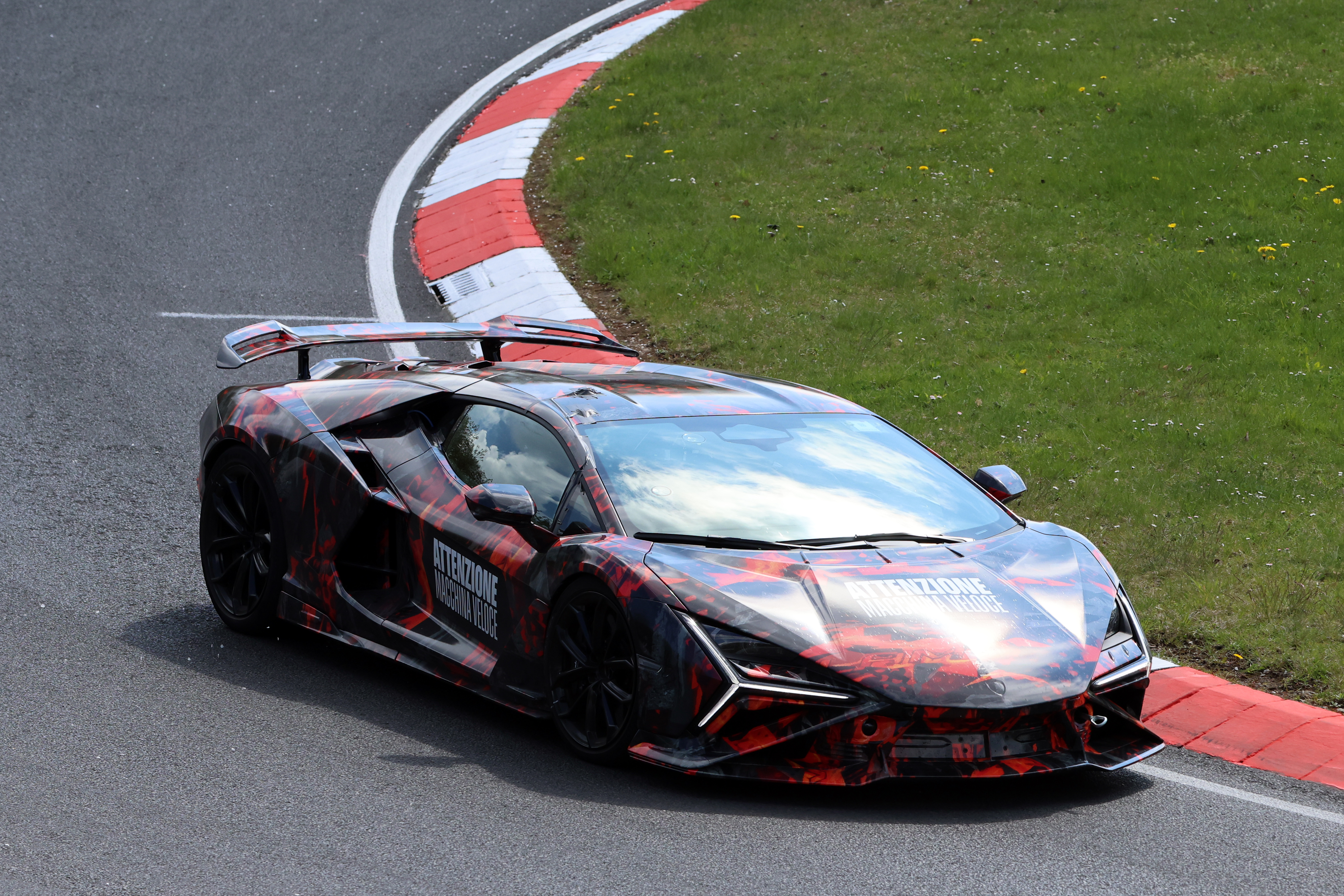 兰博基尼Revuelto Super Veloce，基本上没有怎么伪装，1300