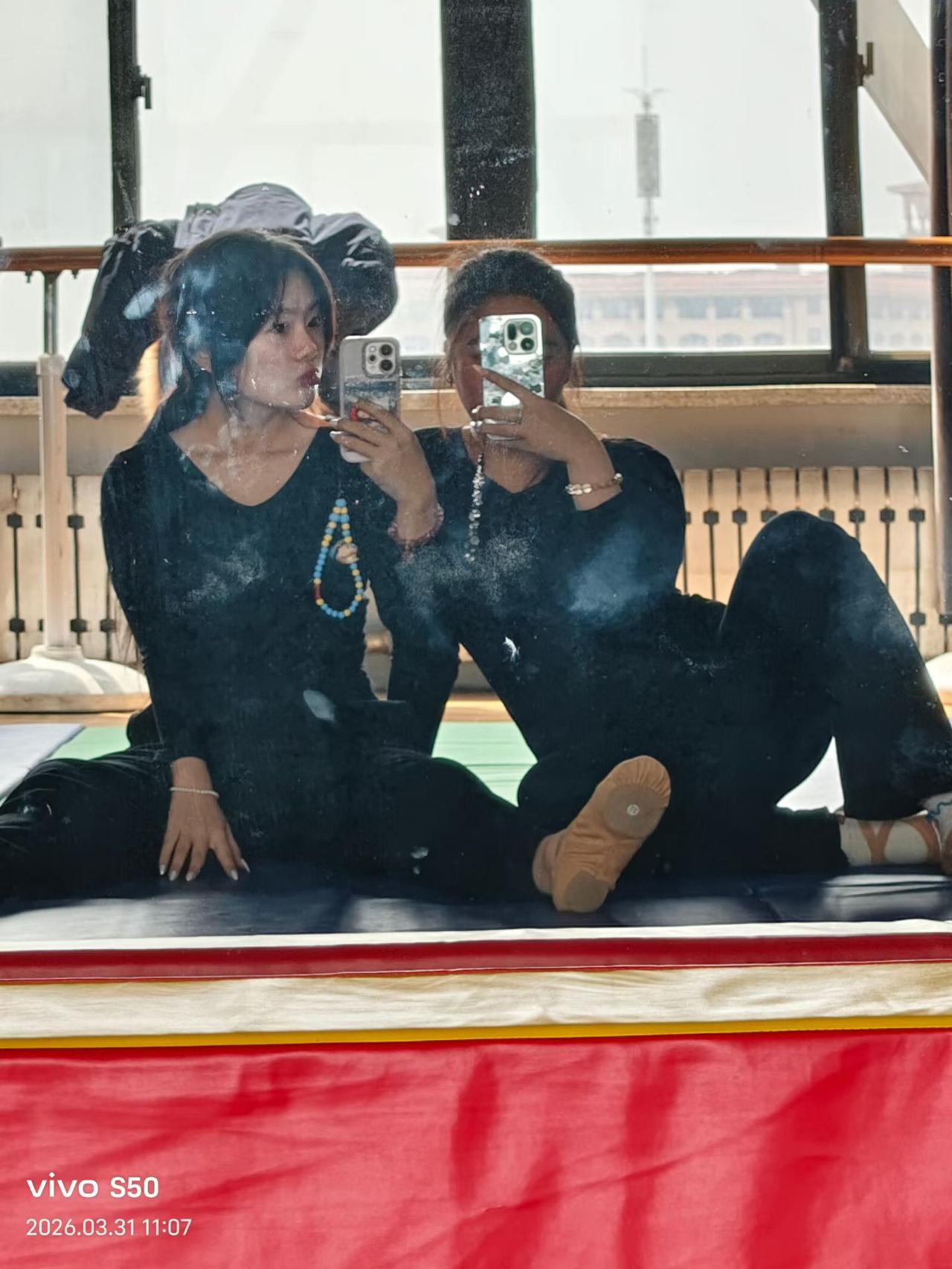 我平时在头条上很少聊家里的私事，但昨天发生的这件事，那种震撼，很拿难讲。
 
我