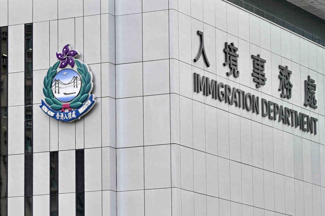58 岁香港男子收 10 万中介费，撮合内地女子与港人假结婚拿身份，串谋诈骗判 