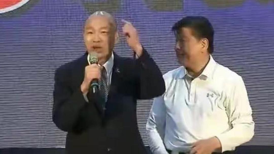追悼会一幕道尽蓝营分裂，韩国瑜与傅崐萁高下立判

如今岛内最尴尬的两人当属韩国瑜