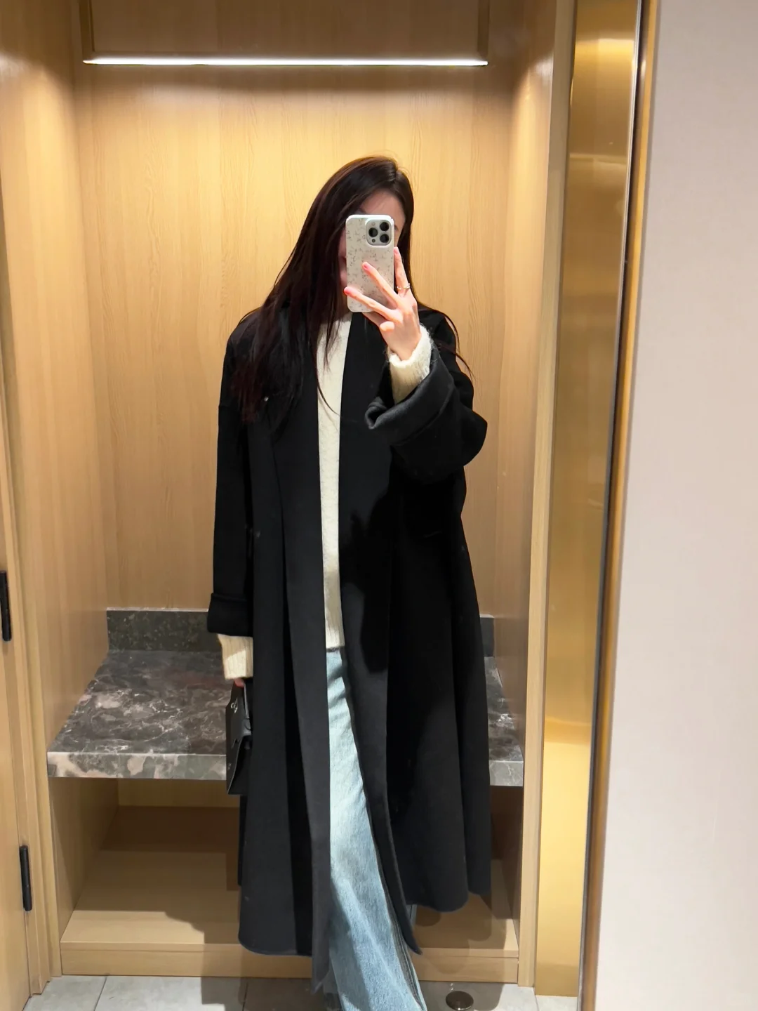 买到了美美的黑大衣～