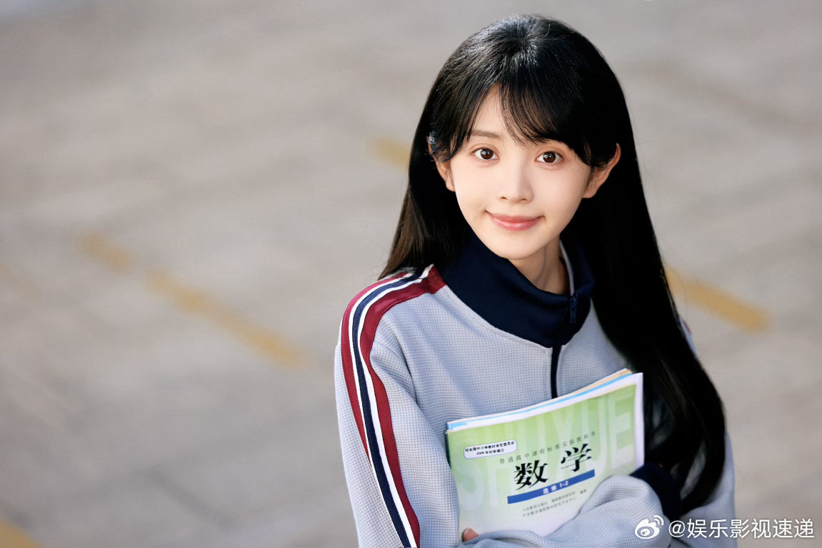田曦薇怎么洗把脸就来演林知夏了天才女友 五官精致到像手办一样，田曦薇素颜的状态比