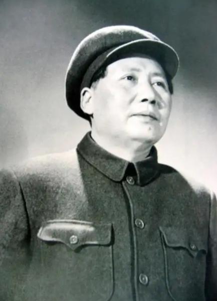 1965年，毛主席在与美国记者斯诺谈话时说：我打了二十五年仗，因为各种偶然，没有