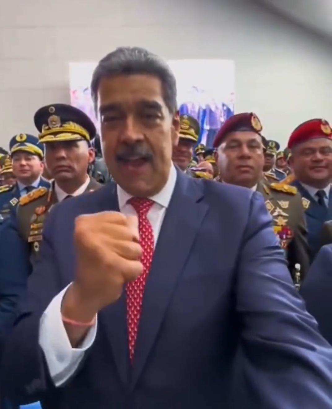 美国的这一次行动，只抓走了马杜罗。曾经围绕在马杜罗身边的，是一屋子的委内瑞拉将军