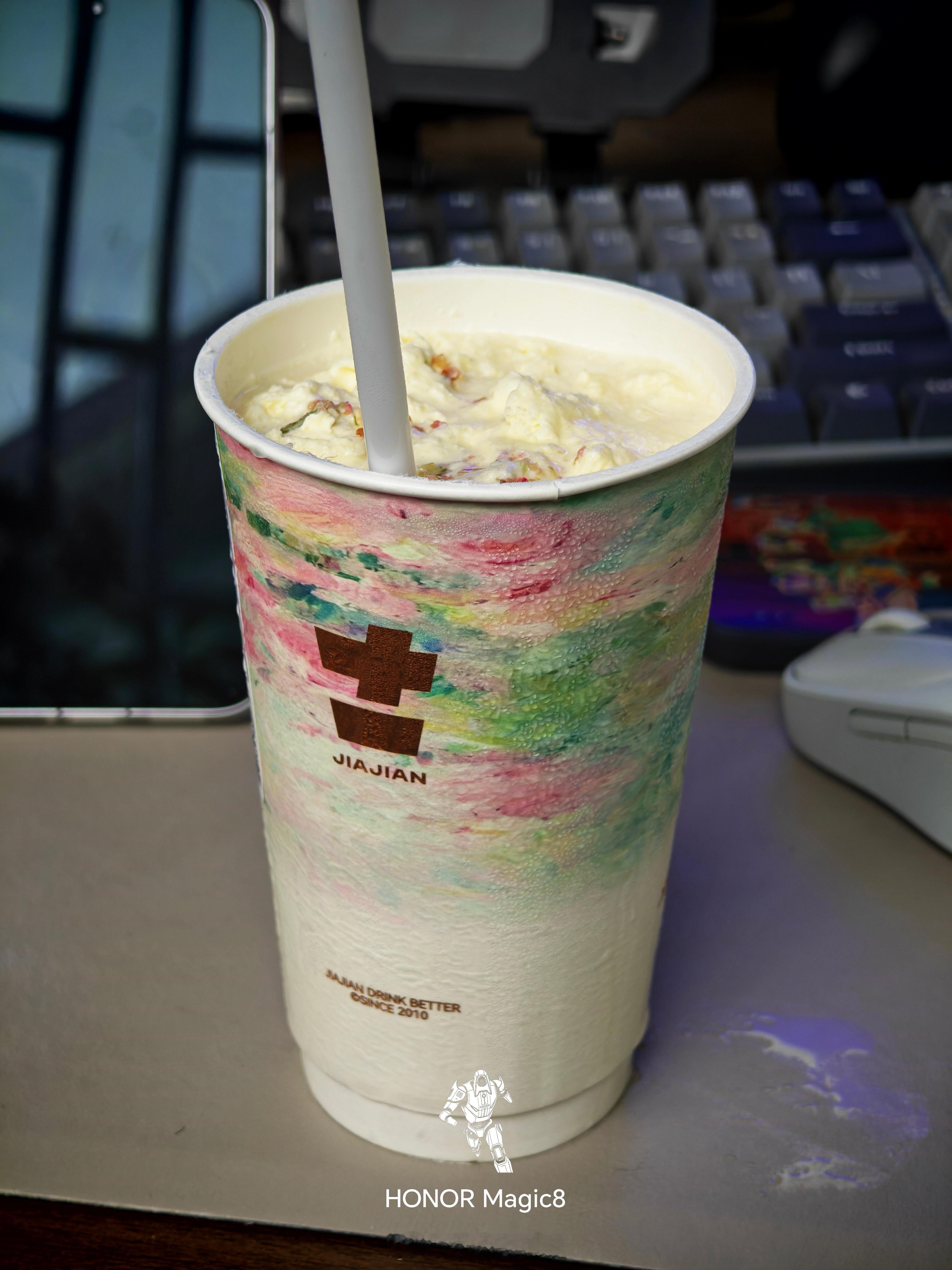 好久没喝奶茶了，试一下加减的春季新品～ 