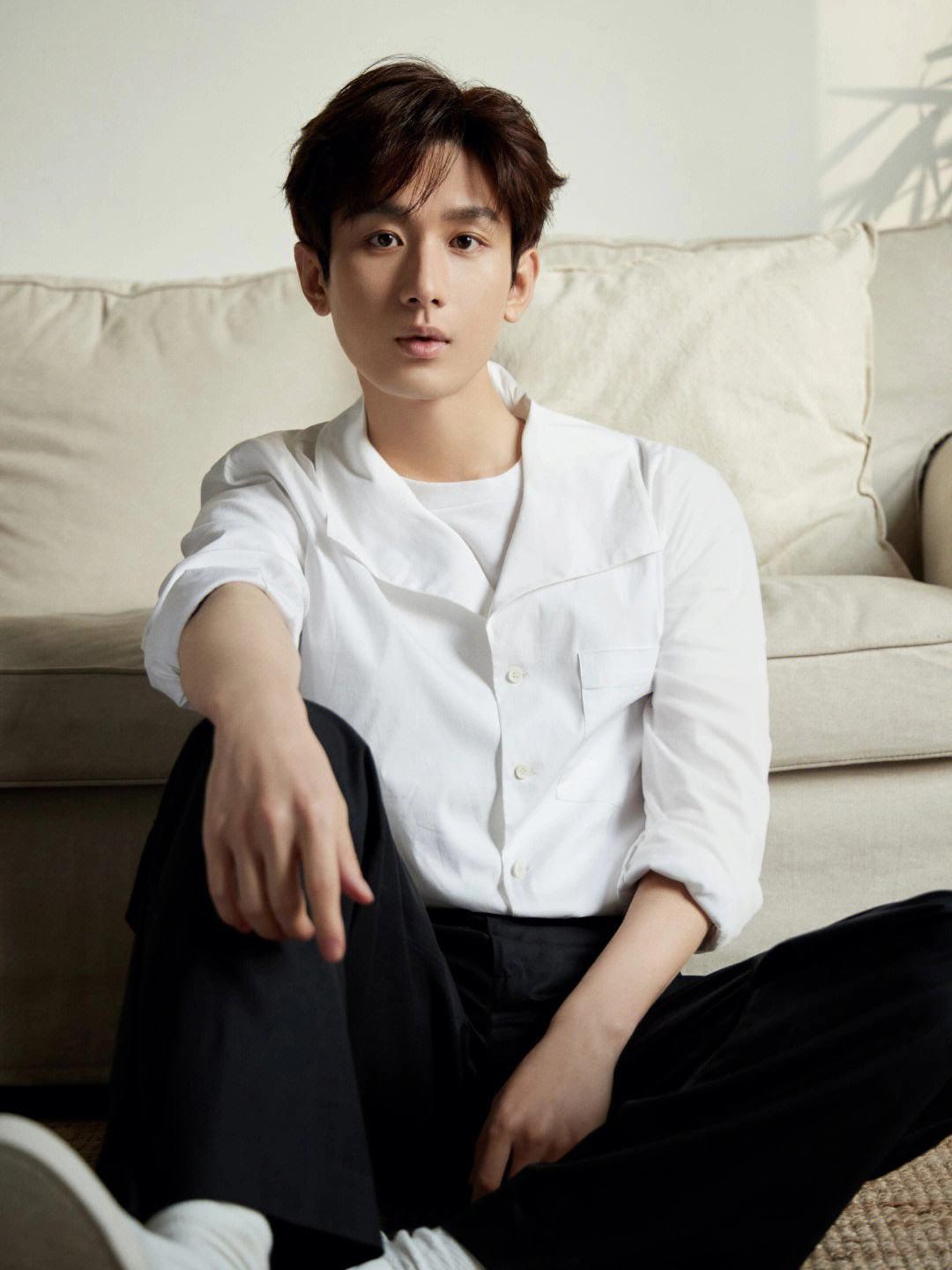 娱乐圈最帅的男明星
[熊猫]肖战 - 31岁 183.6cm
[熊猫]成毅 - 