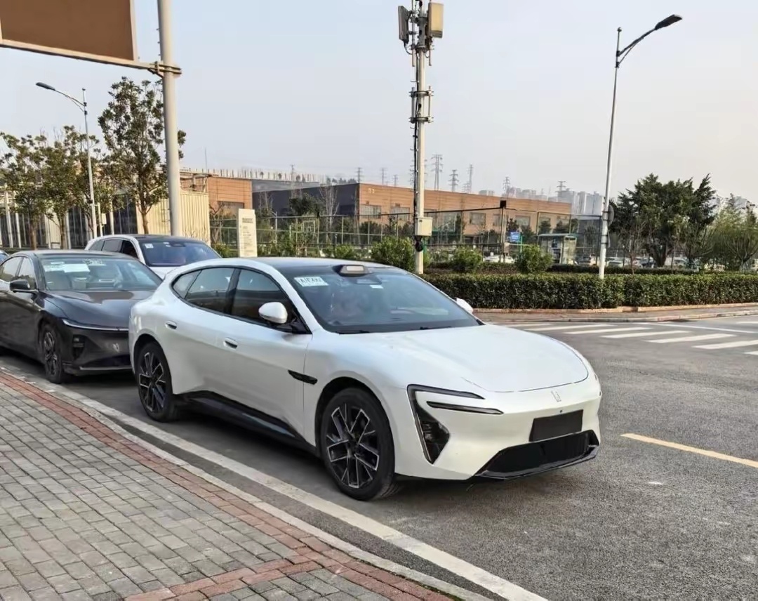 阿维塔06T今晚开启预售，所以大家觉得起售多少合适呢？伦姿态，阿维塔06T真的很