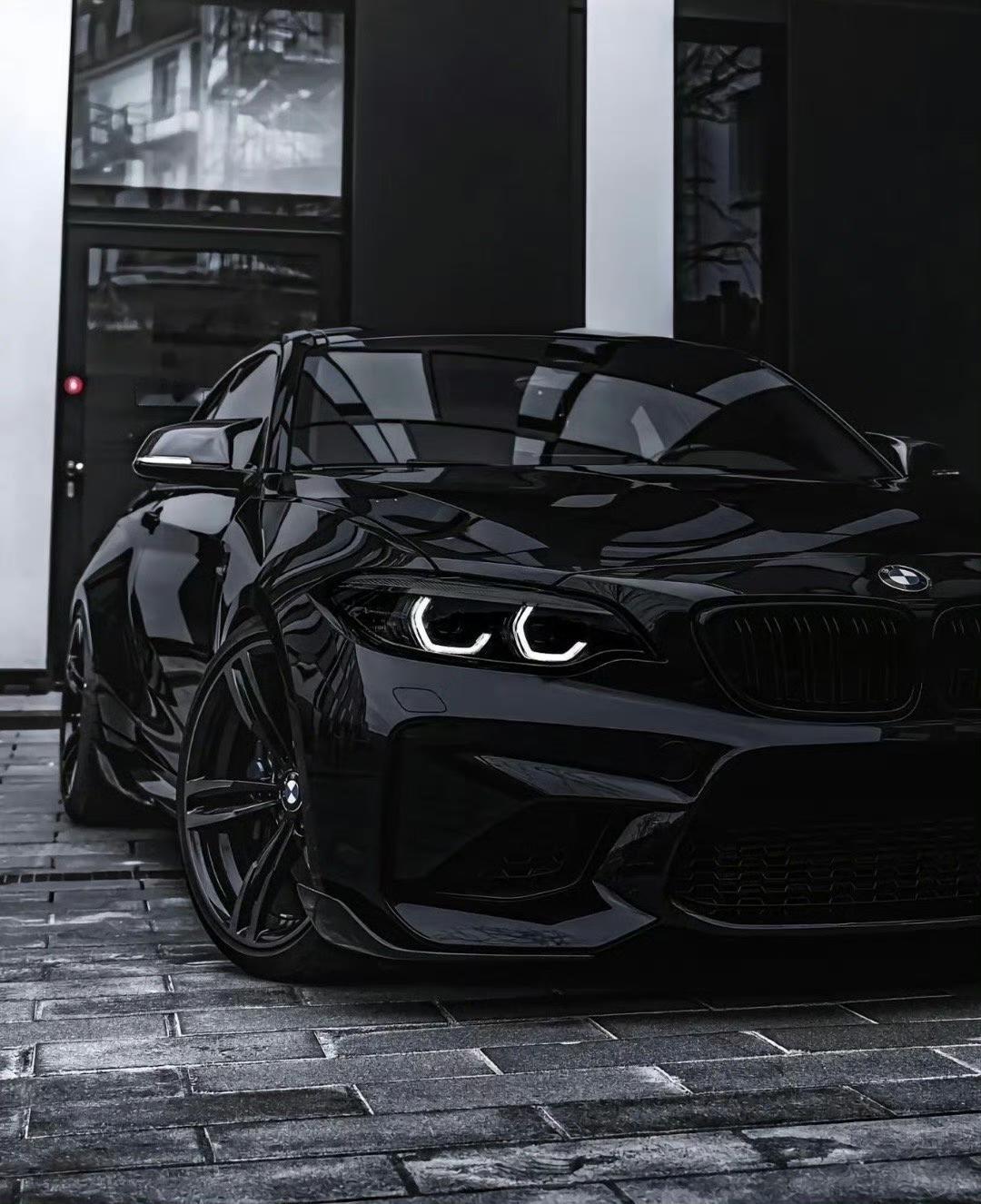 梦中情车M2简直帅炸了！短轴距与前置后驱的组合，让它过弯精准又灵活，人车合一的感