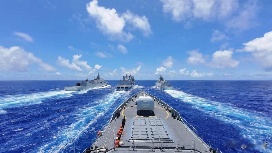 中国海军远赴澳大利亚附近海域训练，遵循国际贯例，提高官兵实战水平，不针对第三方。