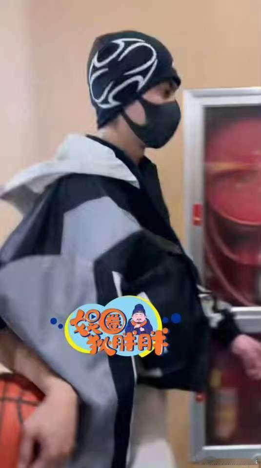 曝王鹤棣无视保镖当众殴打女粉曝王鹤棣无视保镖殴打女粉曝王鹤棣无视保镖当众殴打女粉