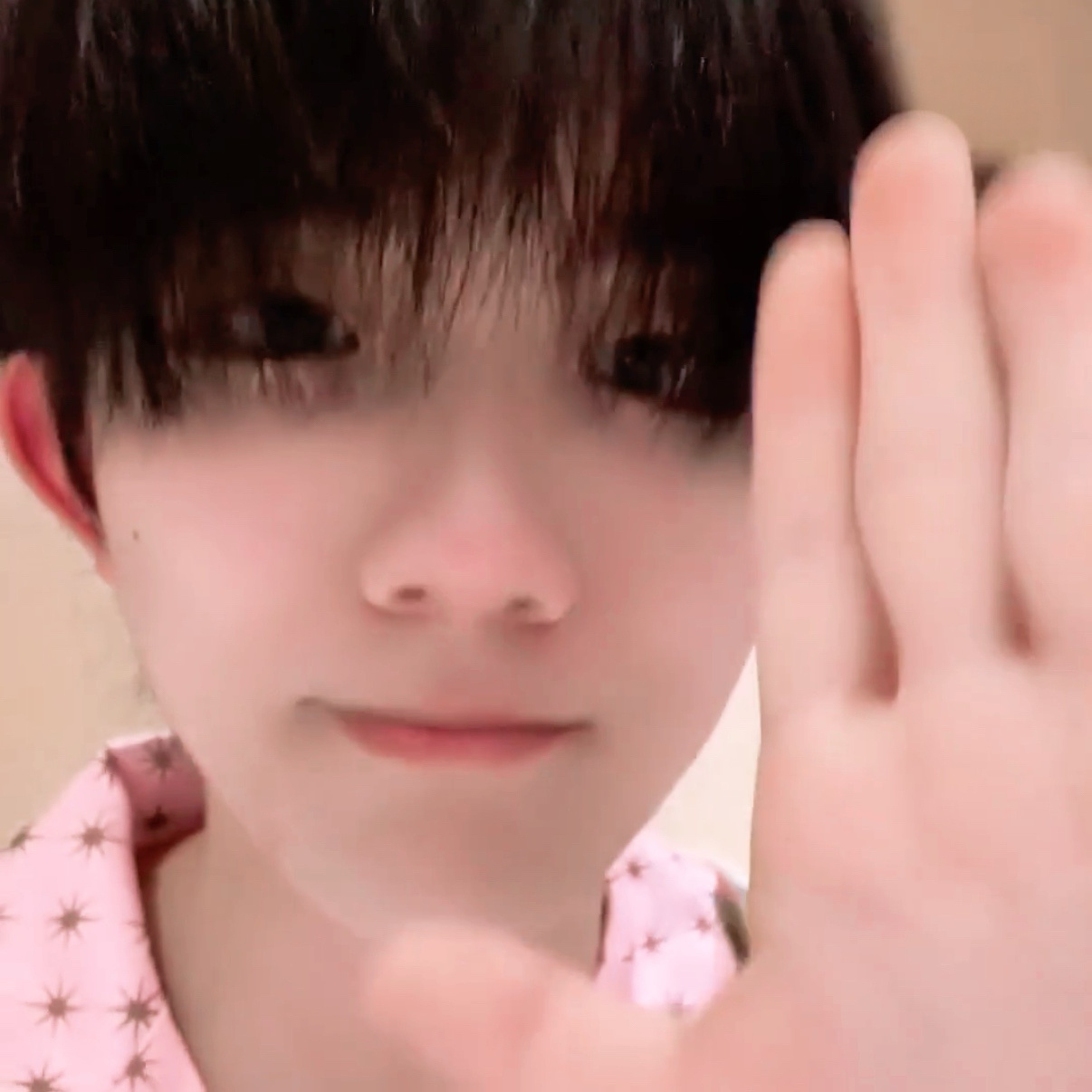 看见苏新皓萌萌的脸蛋就觉得生活好幸福呀><