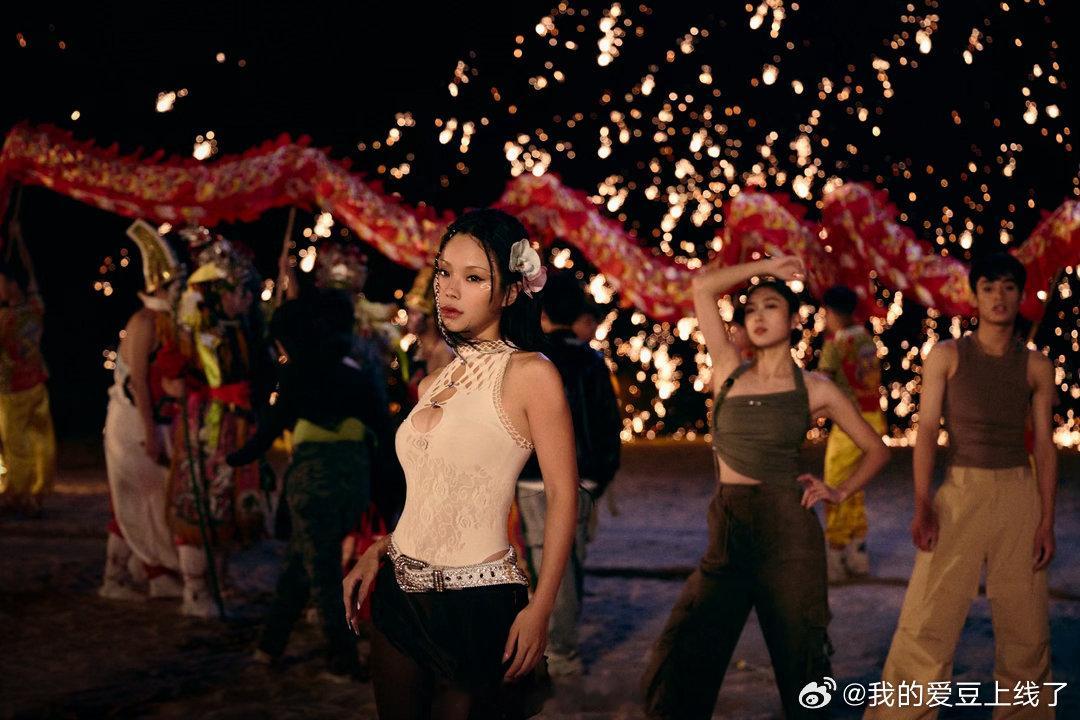 万妮达七溜八溜WAIYA获赞万妮达回应选七溜八溜WAIYA的原因离家越久越眷恋故