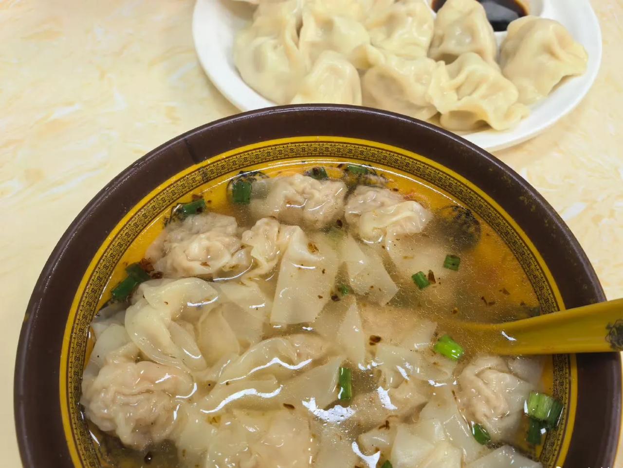 这个开馄饨店三个月就倒闭的女店主，我想知道她是个富二代还是只想体验一下创业生活？