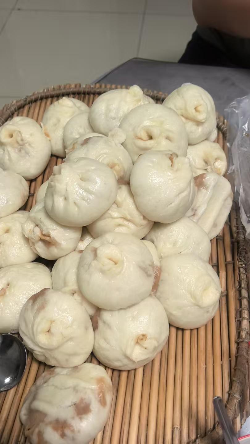 侄媳妇这次面发的好，做的包子馒头都很成功。以后选男朋友和女朋友的标准，最起码做饭